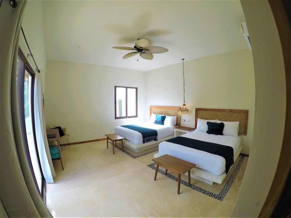 La Puerta Azul Beachfront - Adults Only Superior Double Room, Pool View 2