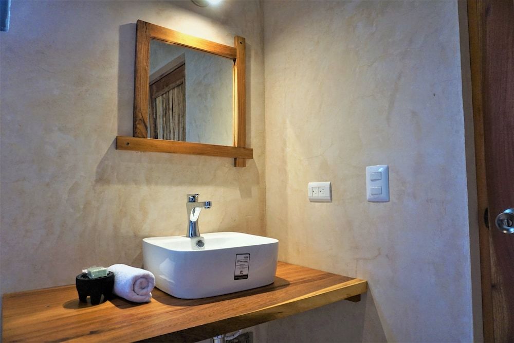 La Puerta Azul Beachfront - Adults Only Deluxe Room 8