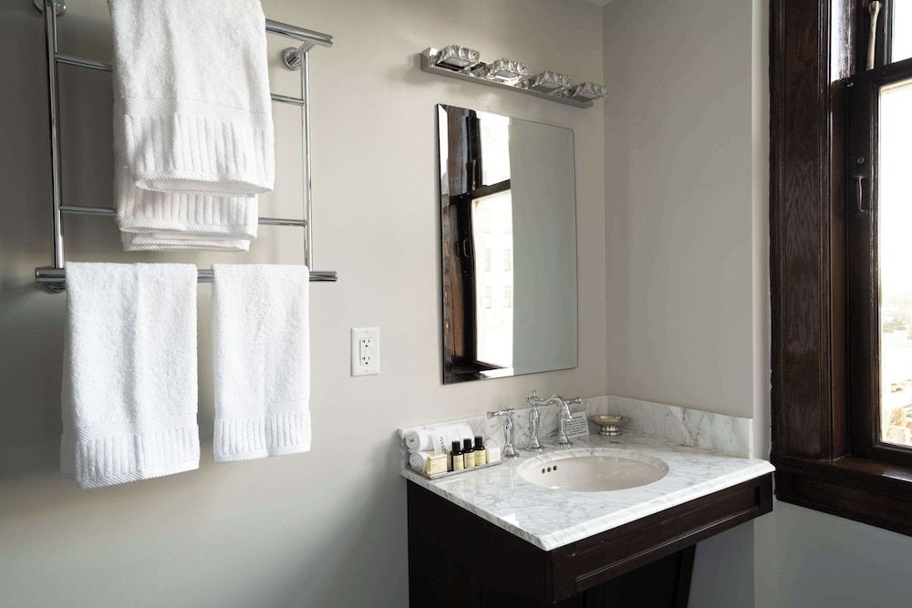 The Esquire Hotel Downtown Gastonia, Ascend Hotel Collection Standard Room, 1 Queen Bed, Non Smoking 6