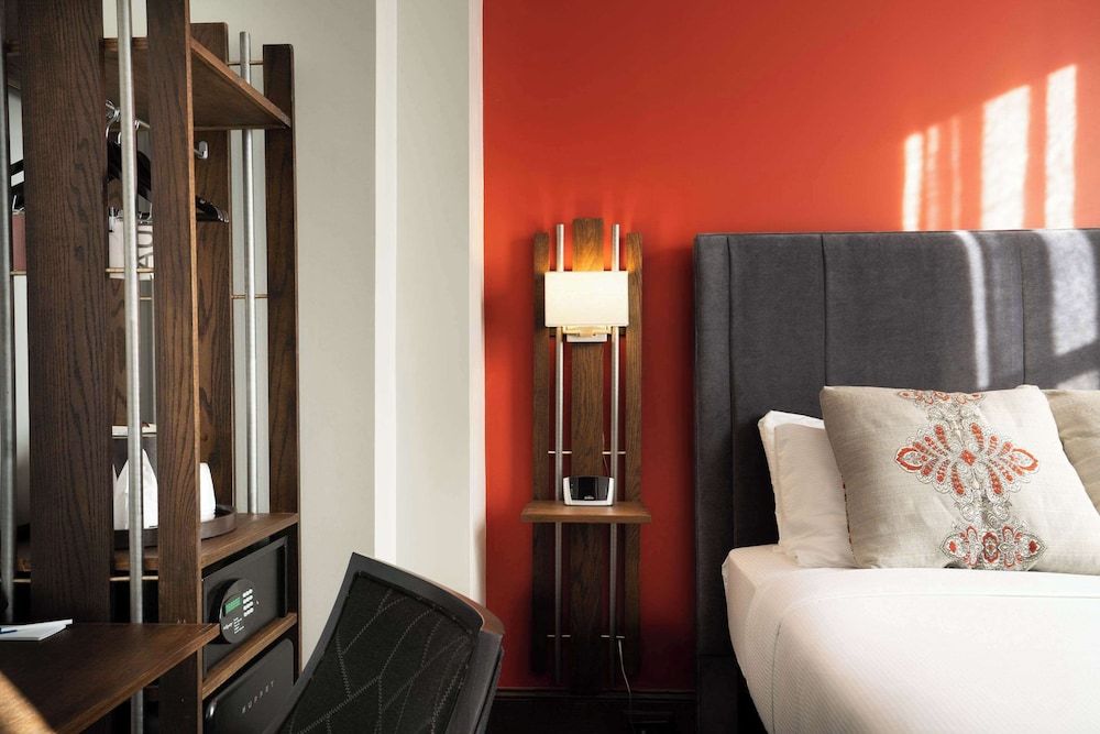 The Esquire Hotel Downtown Gastonia, Ascend Hotel Collection Standard Room, 1 Queen Bed, Non Smoking 7