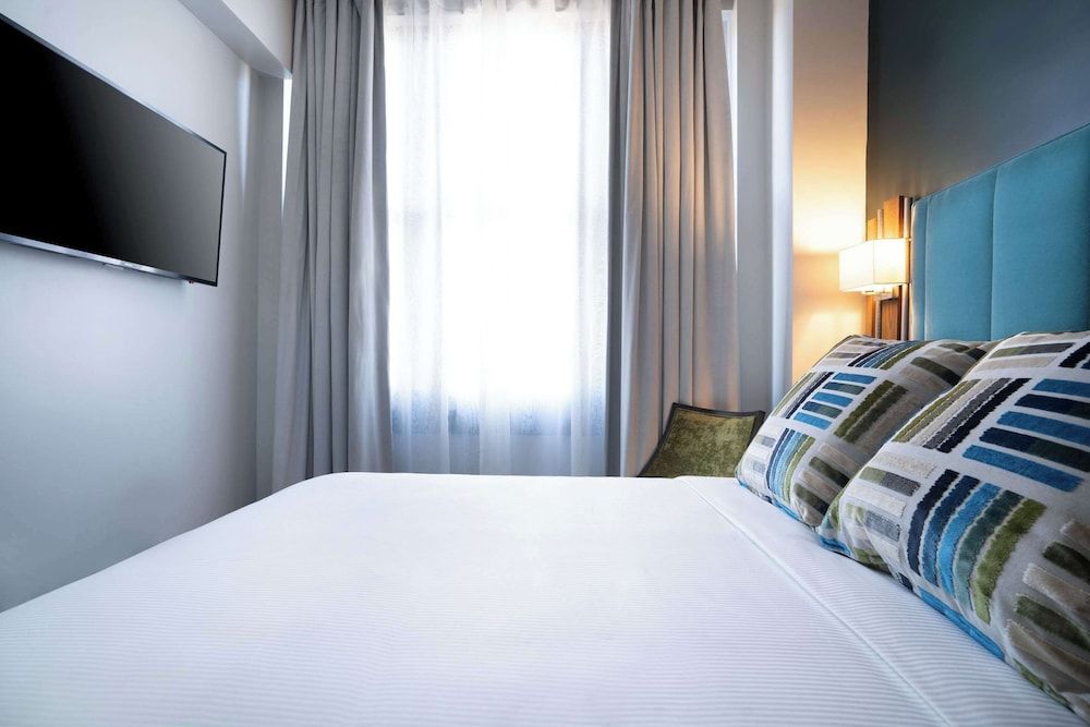 The Esquire Hotel Downtown Gastonia, Ascend Hotel Collection Standard Room, 1 Queen Bed, Non Smoking