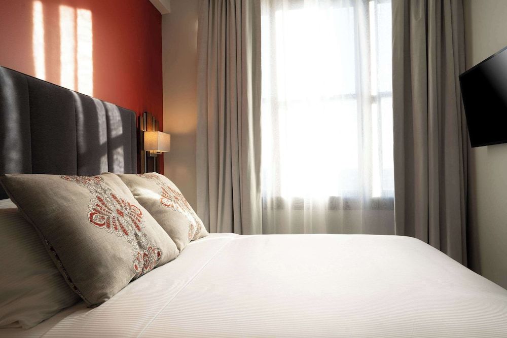 The Esquire Hotel Downtown Gastonia, Ascend Hotel Collection Standard Room, 1 Queen Bed, Non Smoking 4