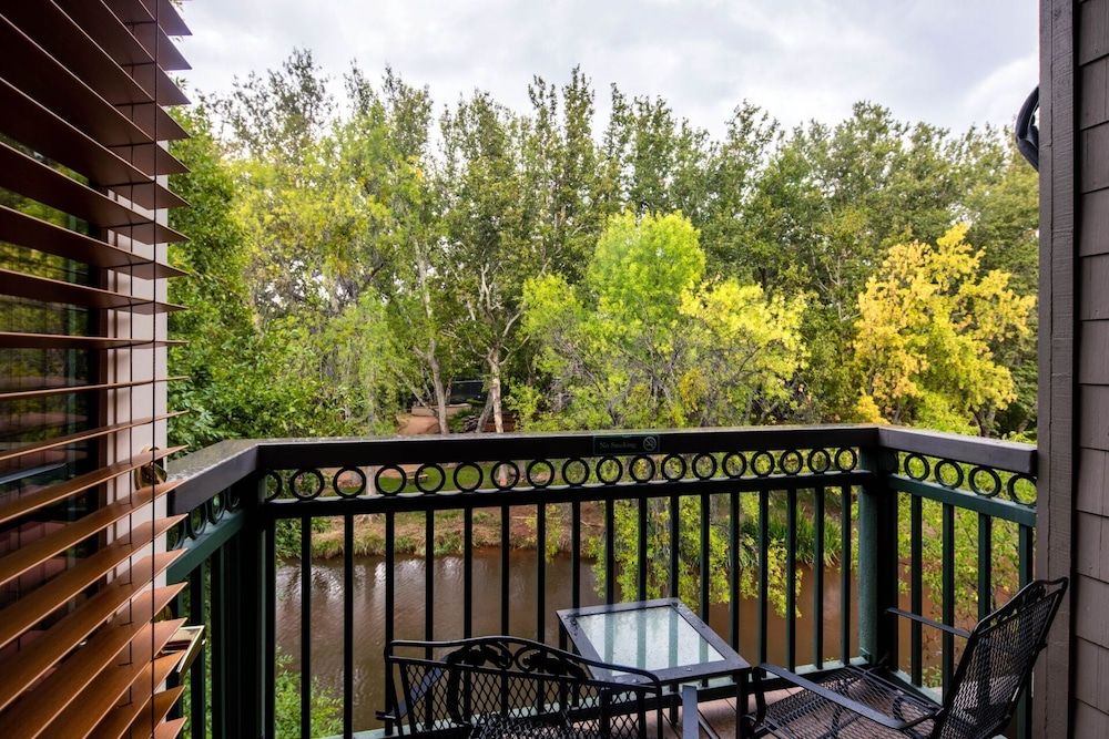 Creekside Queen Room 2