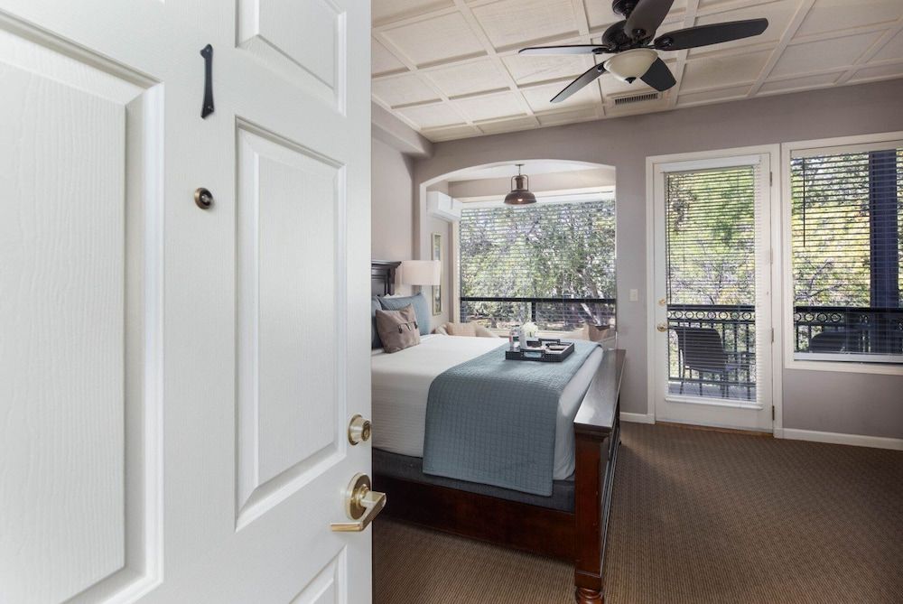 The Inn Above Oak Creek Creekside King Room 1 5