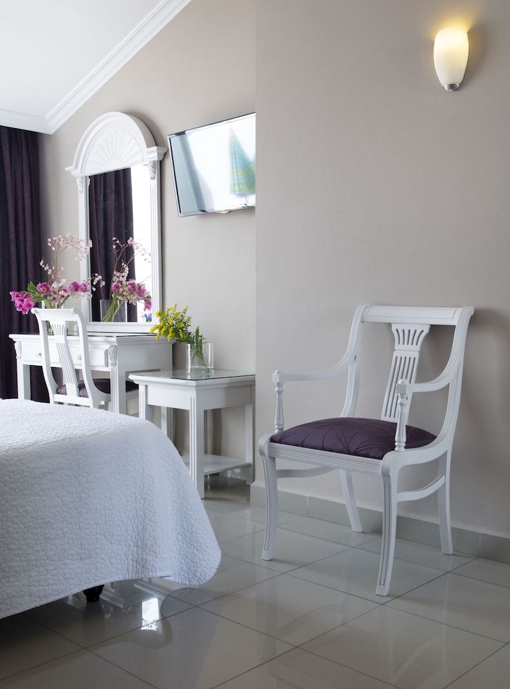 Plaza Cavana Traditional Twin Room, Terrace, Sea View 7