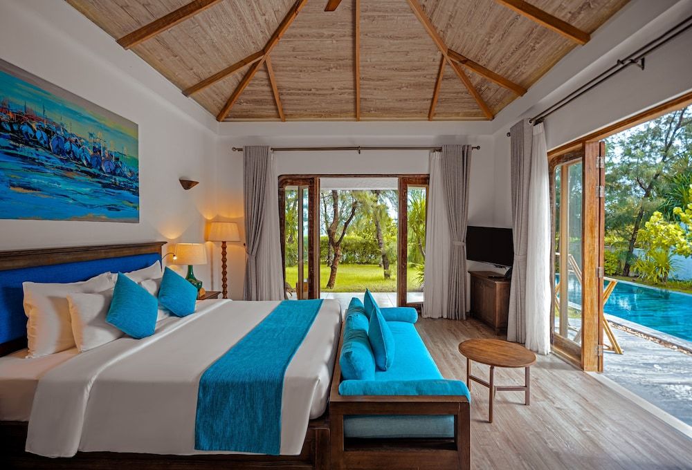 Stelia Beach Resort 1 Bedroom Ocean View Villa with Private Pool 3