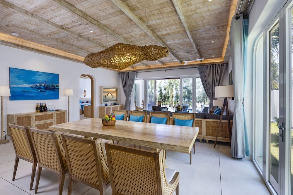 Stelia Beach Resort 3 Bedroom Ocean View Villa with Private Pool 8