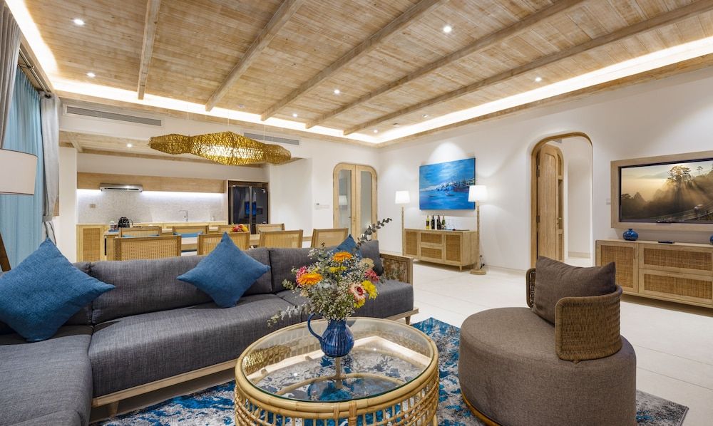 Stelia Beach Resort 3 Bedroom Ocean View Villa with Private Pool 6