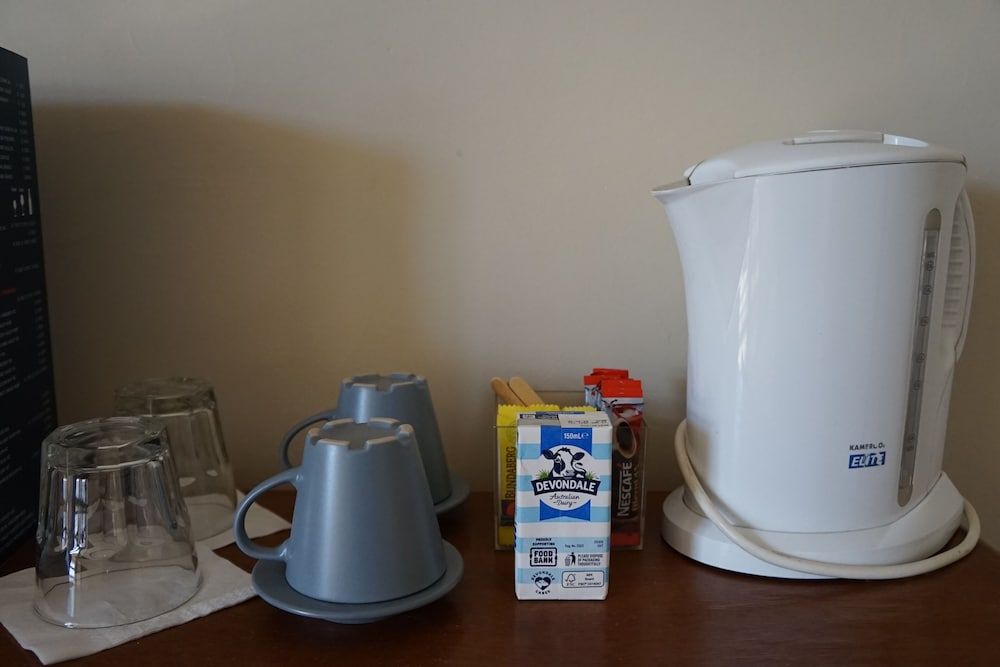 Palace Hotel Mortlake Family Room with Shared Bathroom 5