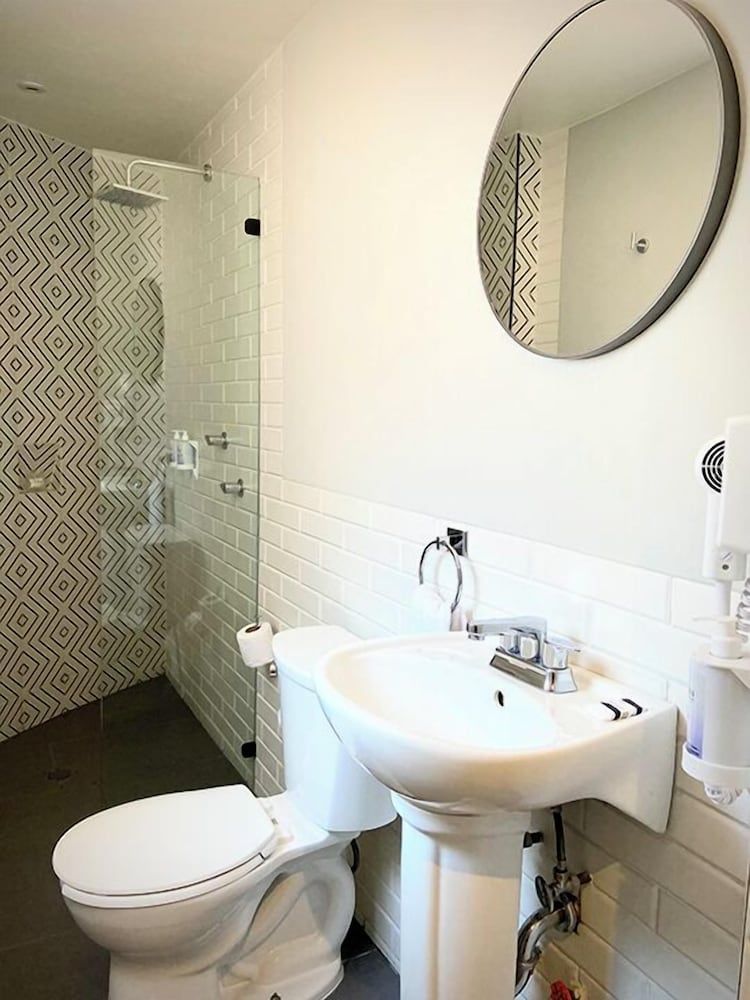 Hotel Marti Deluxe Room 5