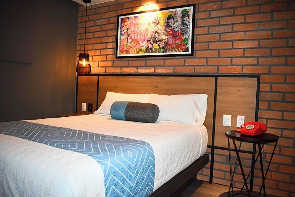 Hotel Marti Deluxe Room 2