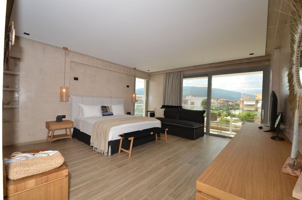 Deluxe Room (Smart Room)