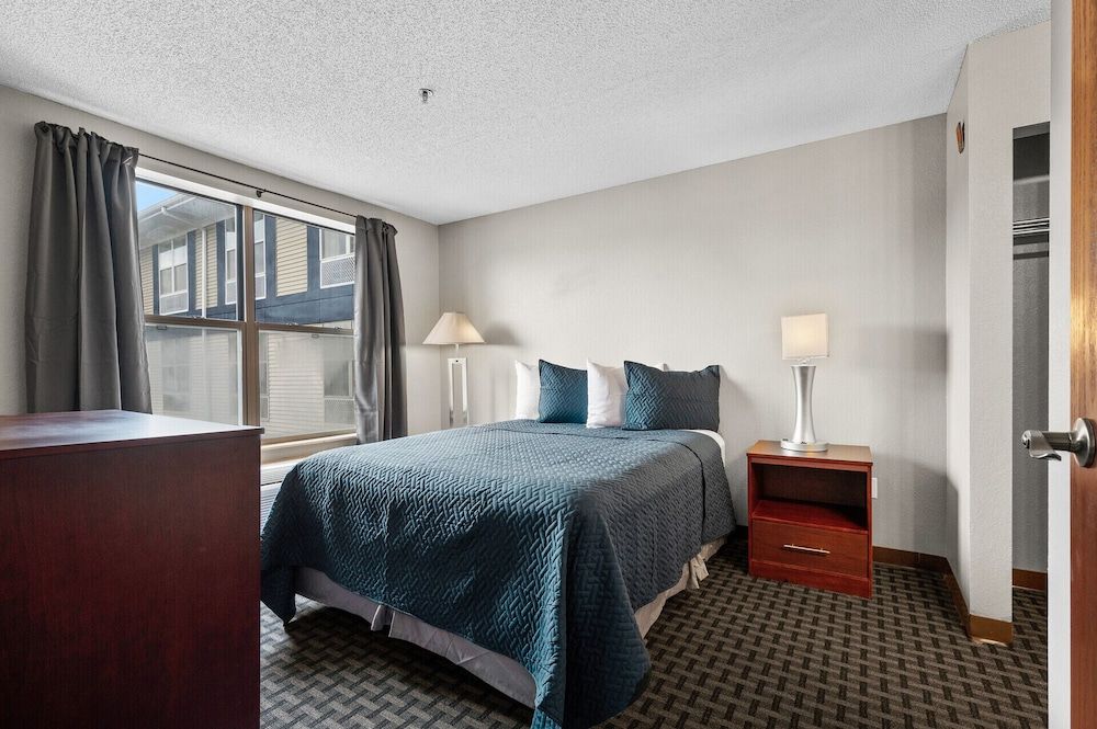 TownSquare Place Standard Suite, 1 Queen Bed, Kitchen 2