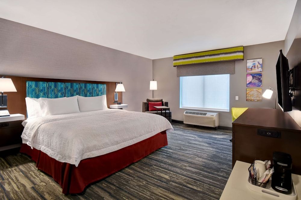 Room, 1 King Bed, Accessible, Non Smoking (Roll-In Shower)