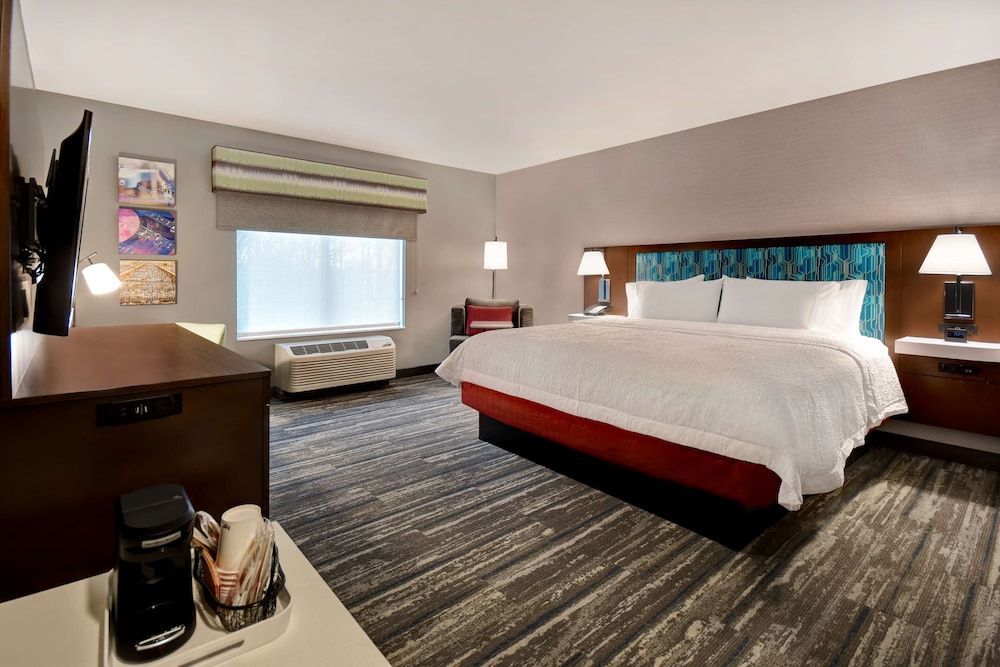 Room, 1 King Bed, Refrigerator & Microwave