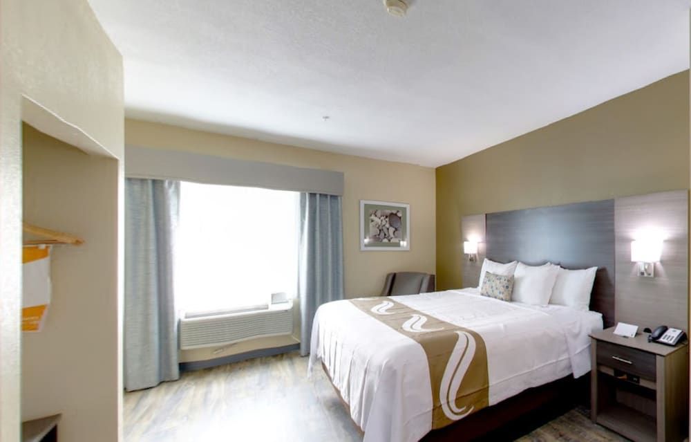 Suite, 1 King Bed, Non Smoking, Refrigerator