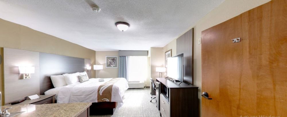 Suite, 1 King Bed, Non Smoking, Refrigerator