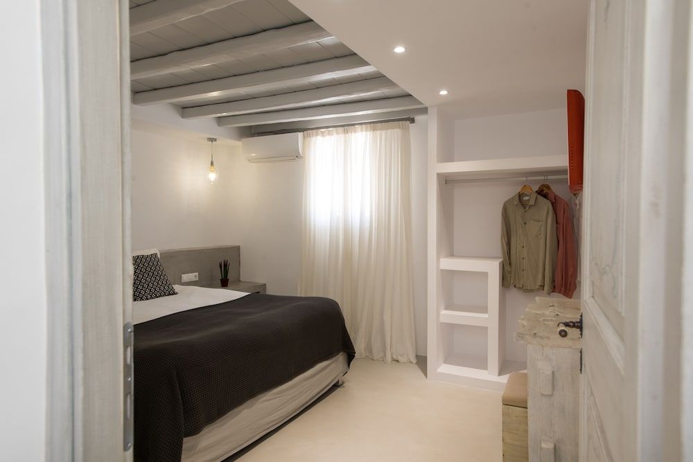 Mykonos Village Deluxe Apartment, 1 Bedroom, Kitchenette, Pool View 3