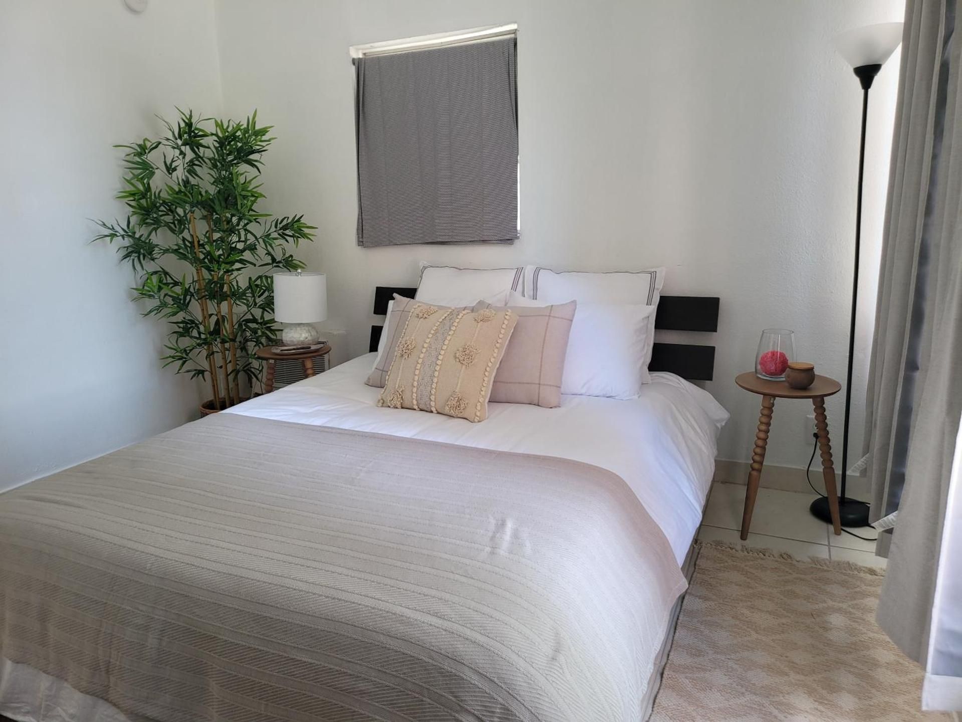 undefined Hotel Motel Lauderdale Inn 4