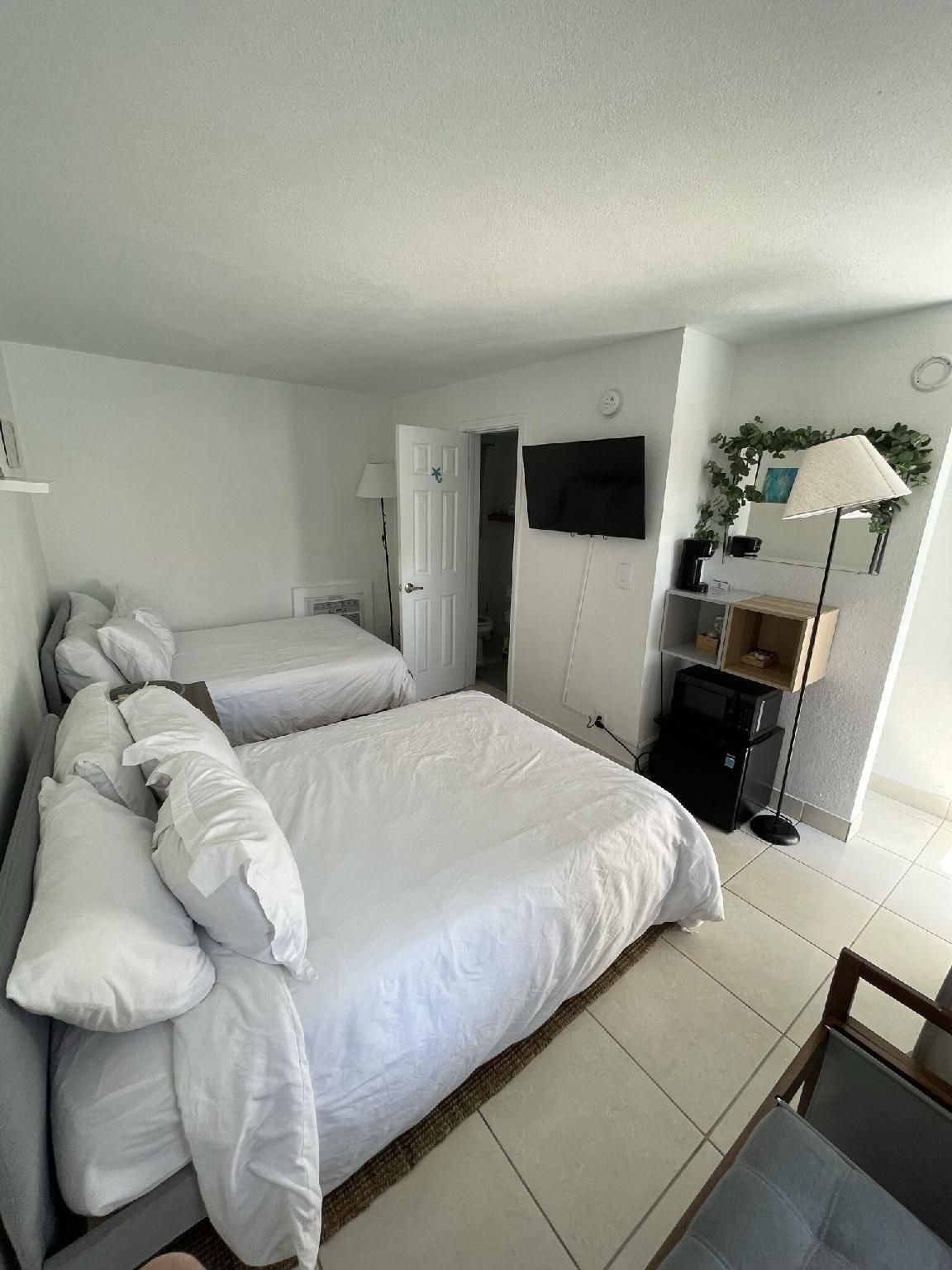 undefined Hotel Motel Lauderdale Inn 7