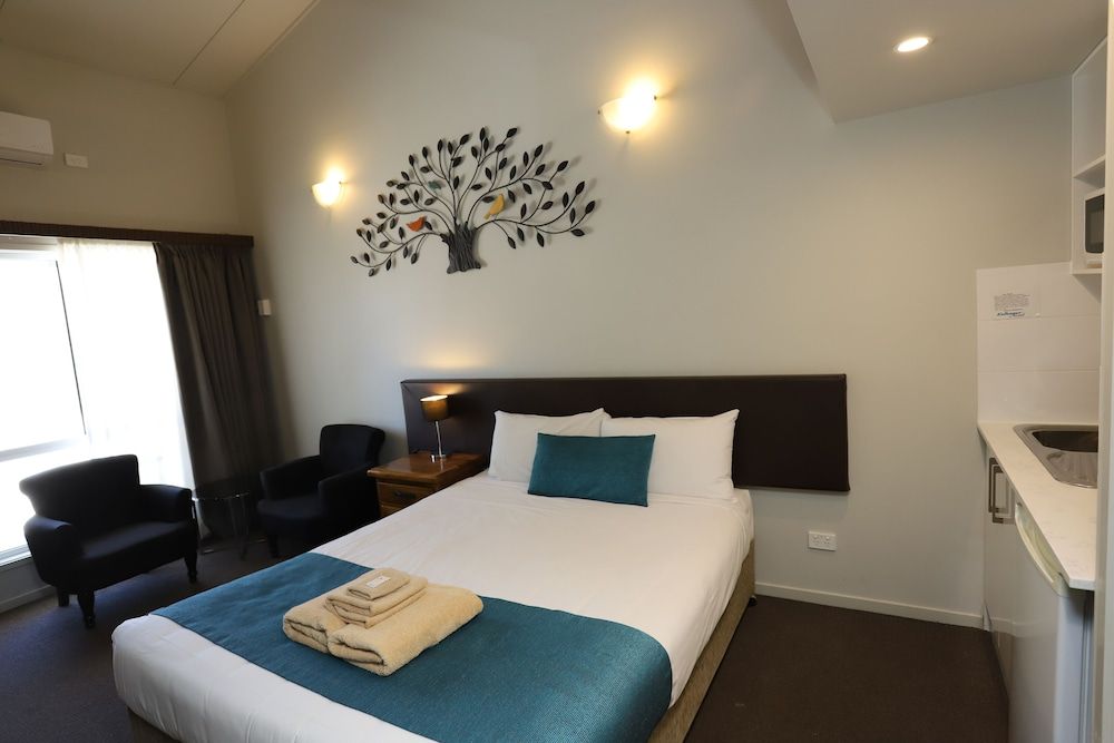 Kallangur North Lakes Motel Family Room Sleep 4 (Not Pets Friendly) 5