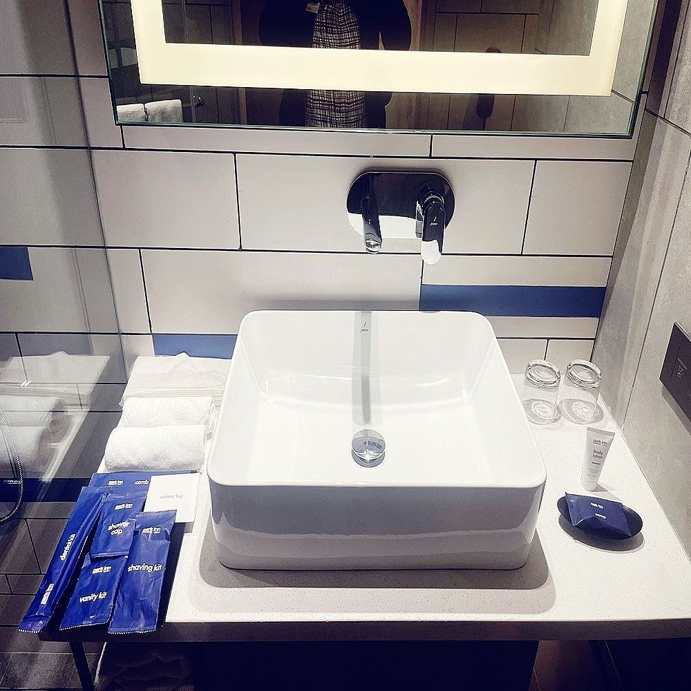 Park Inn by Radisson Surat Standard Room, 2 Twin Beds 5