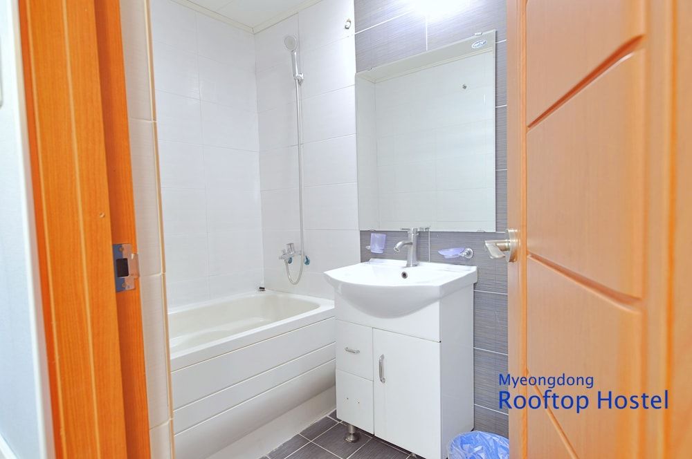 OYO Rooftop Hostel Family Room (8 persons) 13