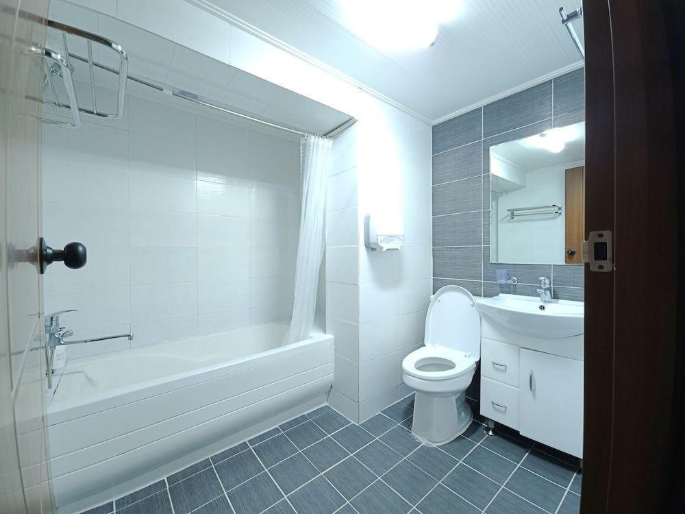 OYO Rooftop Hostel Quadruple Room 11