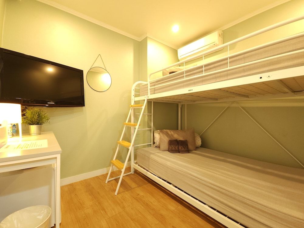 undefined OYO Rooftop Hostel 2