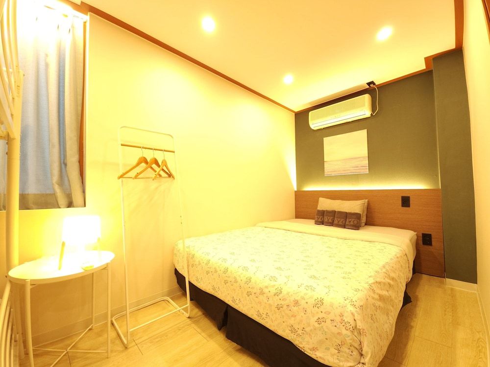 OYO Rooftop Hostel Family Room (8 persons) 9