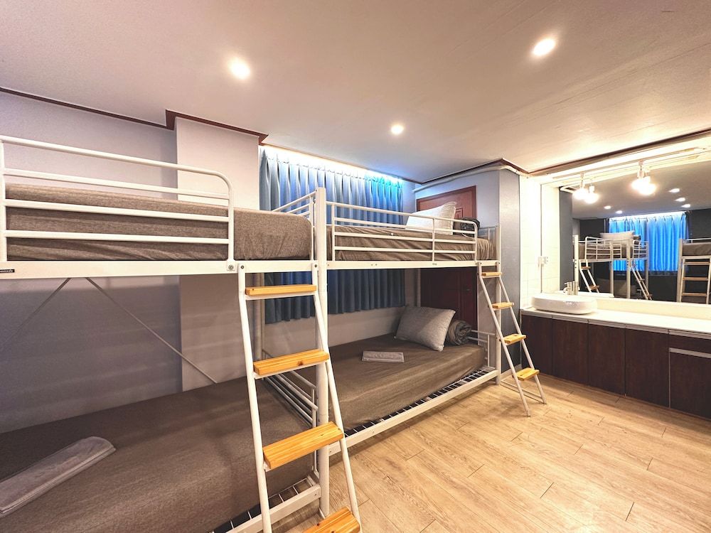 OYO Rooftop Hostel Family Room (8 persons) 11