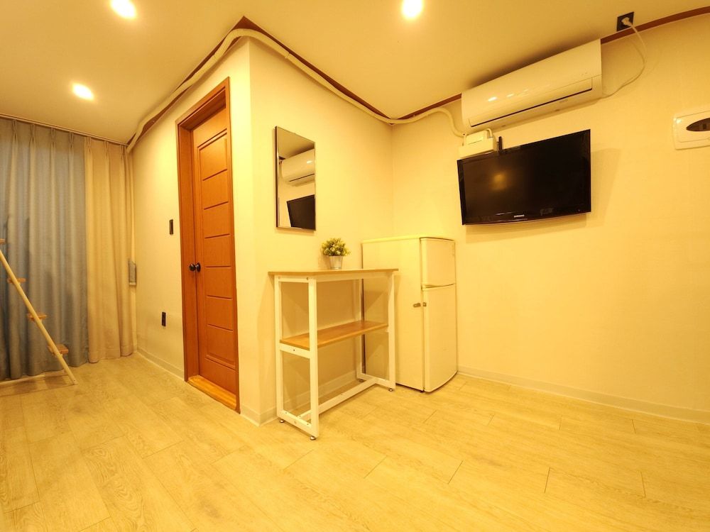 OYO Rooftop Hostel Family Room (8 persons) 17