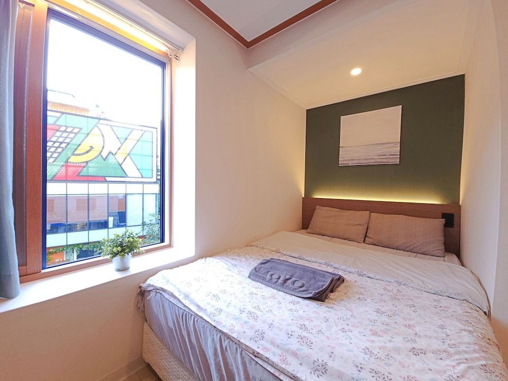 OYO Rooftop Hostel Quadruple Room 2