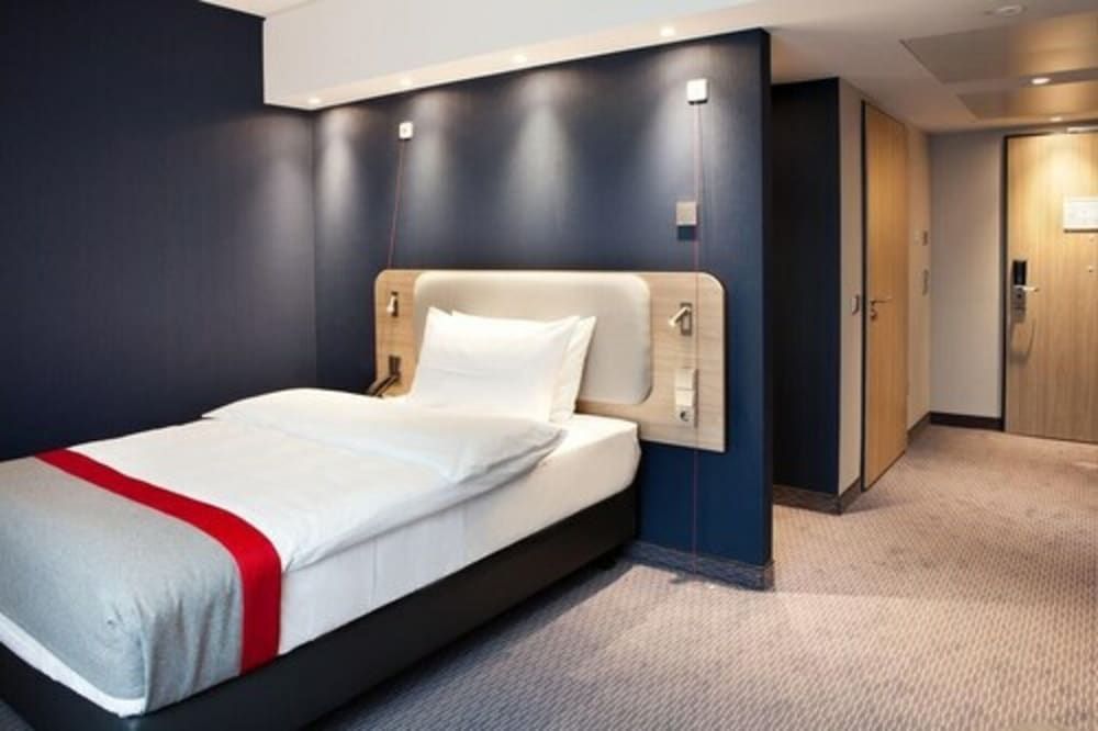Standard Room, 1 Queen Bed, Accessible