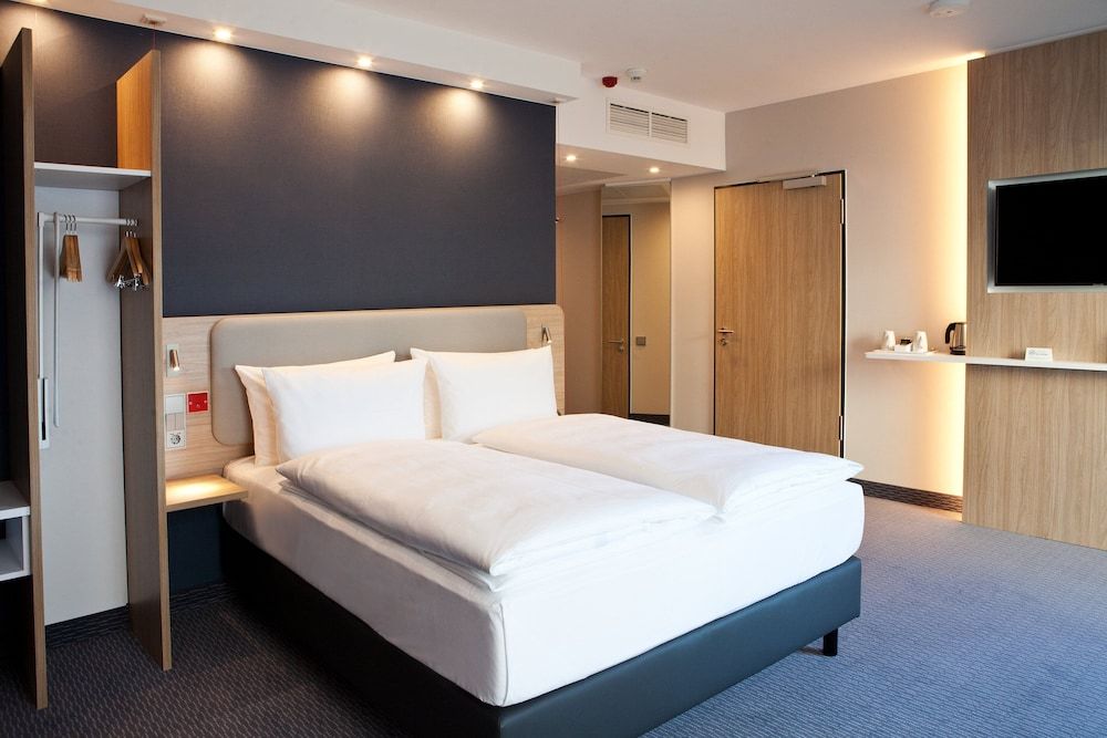 Standard Room, 1 Queen Bed, Accessible