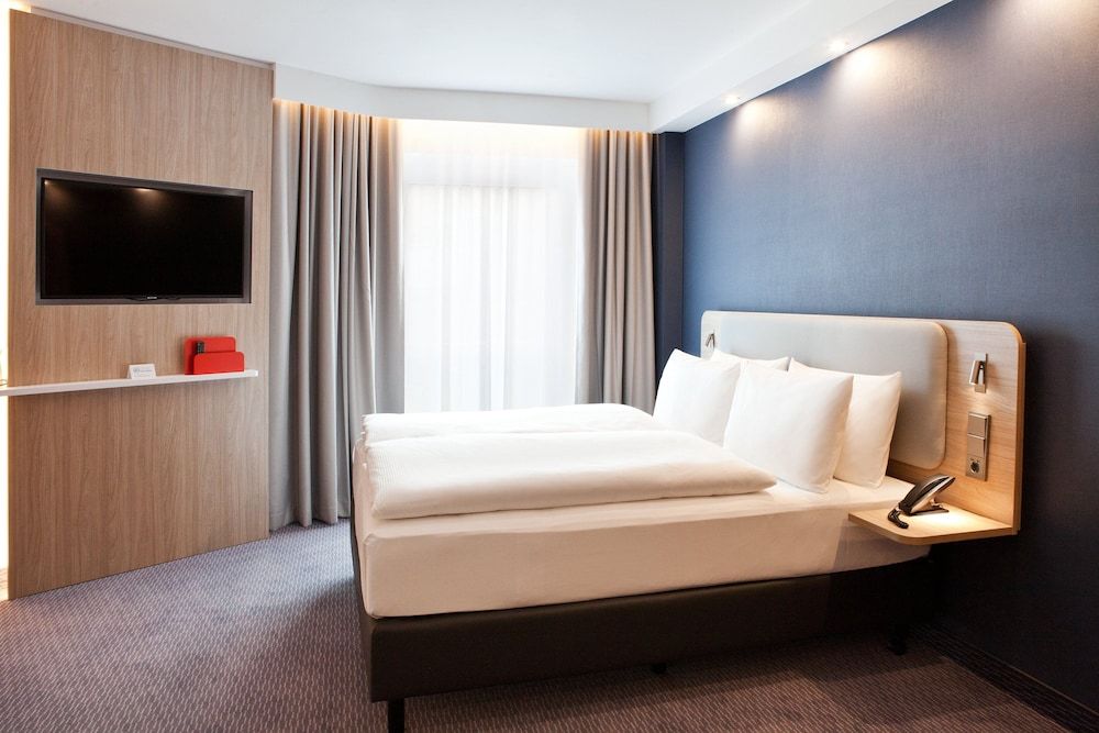 Standard Room, 1 Queen Bed (Extra Floor Space)