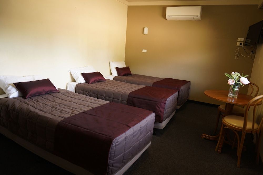 Country Motor Inn Singleton Family Room, 2 Bedrooms 3