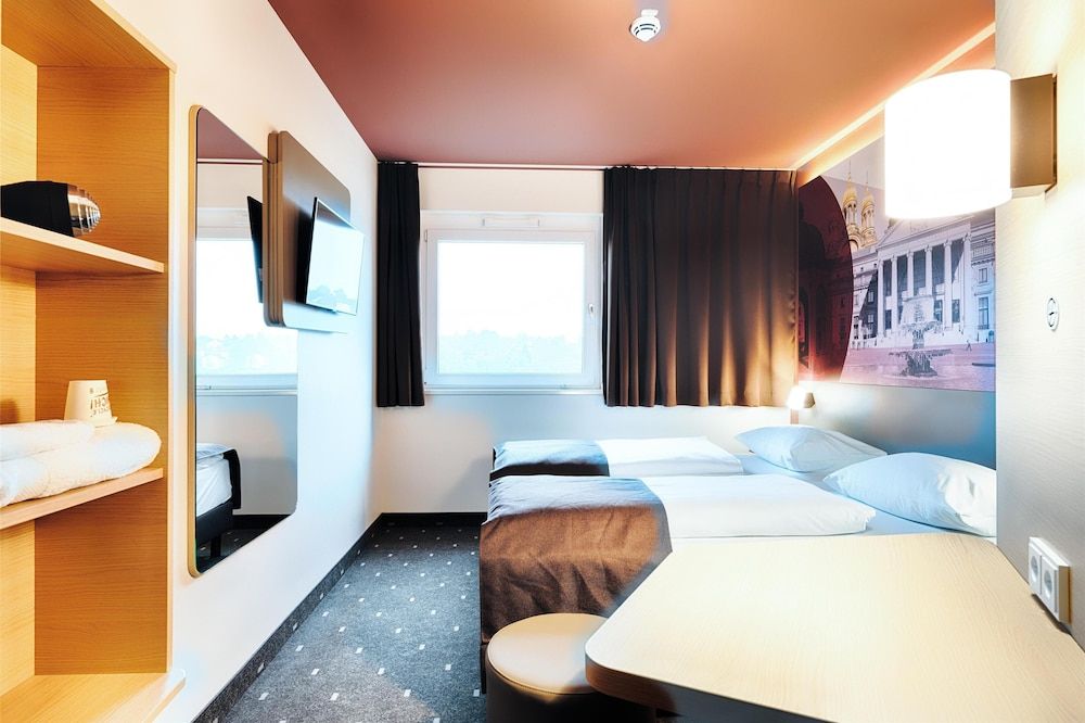 B&B HOTEL Wiesbaden-Hbf Twin Room 3