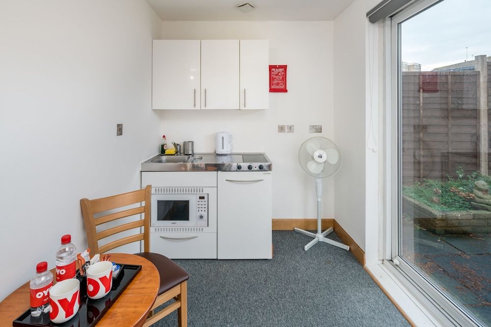 Flexistay Aparthotel Sutton Deluxe Double Room 17