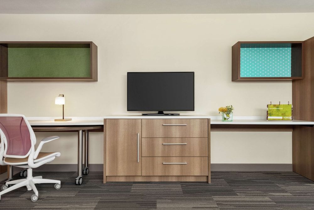 Suite, 1 King Bed, Accessible (Hearing)