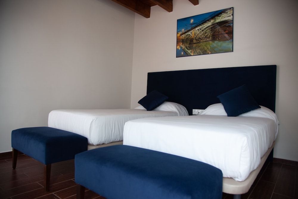 Noches en Triana Twin Room 3