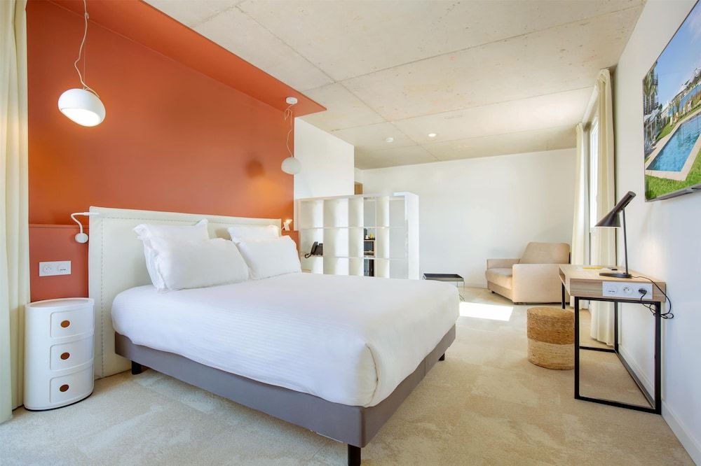 Junior Suite, 1 Queen Bed with Sofa bed