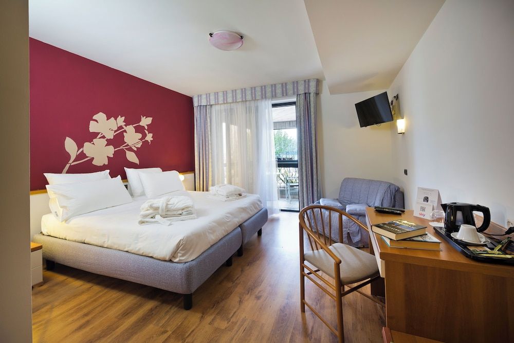 Superior Double Room with Side Lake View