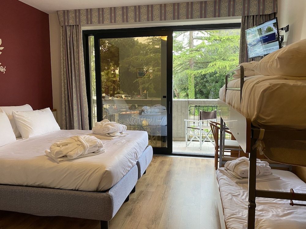 Deluxe Quadruple Room with Balcony
