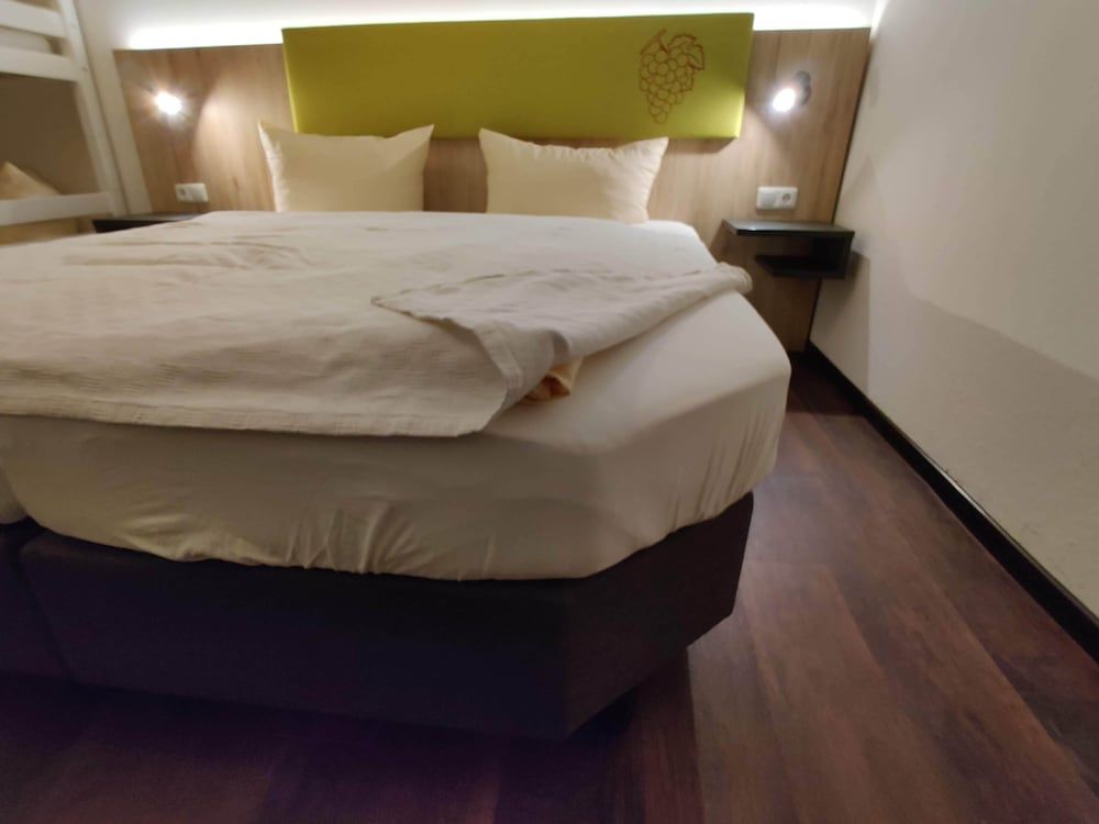 Hotel Goldene Traube Quadruple Room 3