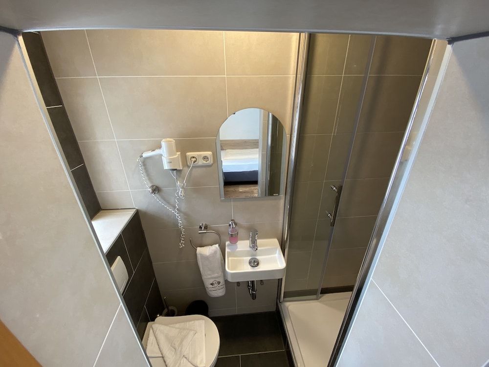 Hotel Goldene Traube Single Room, 1 Large Twin Bed 4