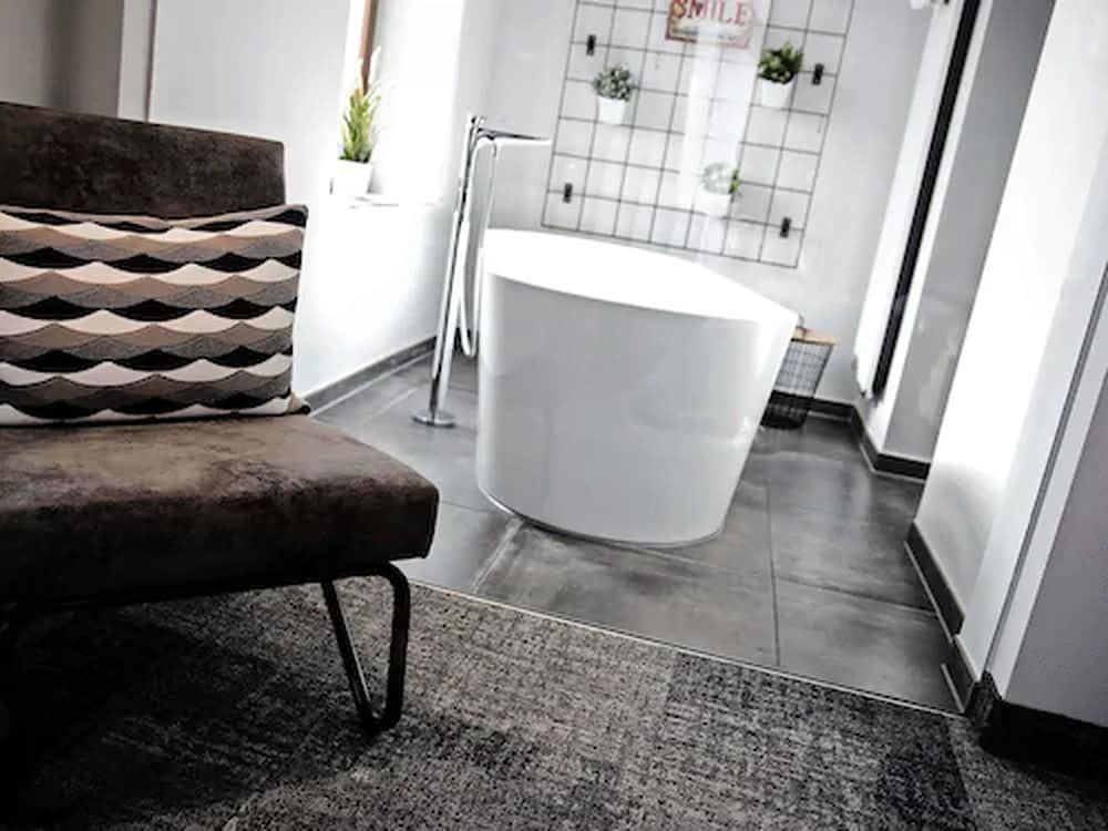 Alexxanders Restaurant & Bordinghouse Double Room 4