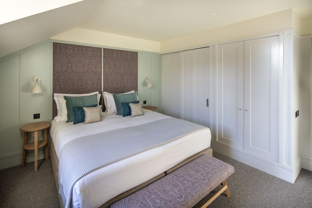 Deluxe One Bedroom Apartment