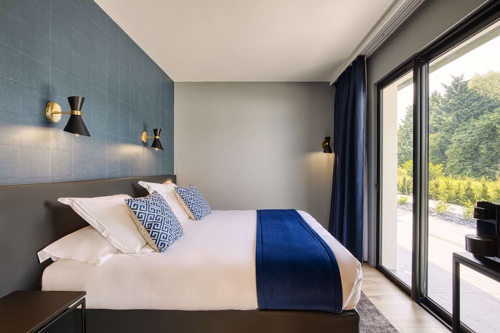 Deluxe Suite, 1 King Bed, Non Smoking, Golf View (with Sofabed)