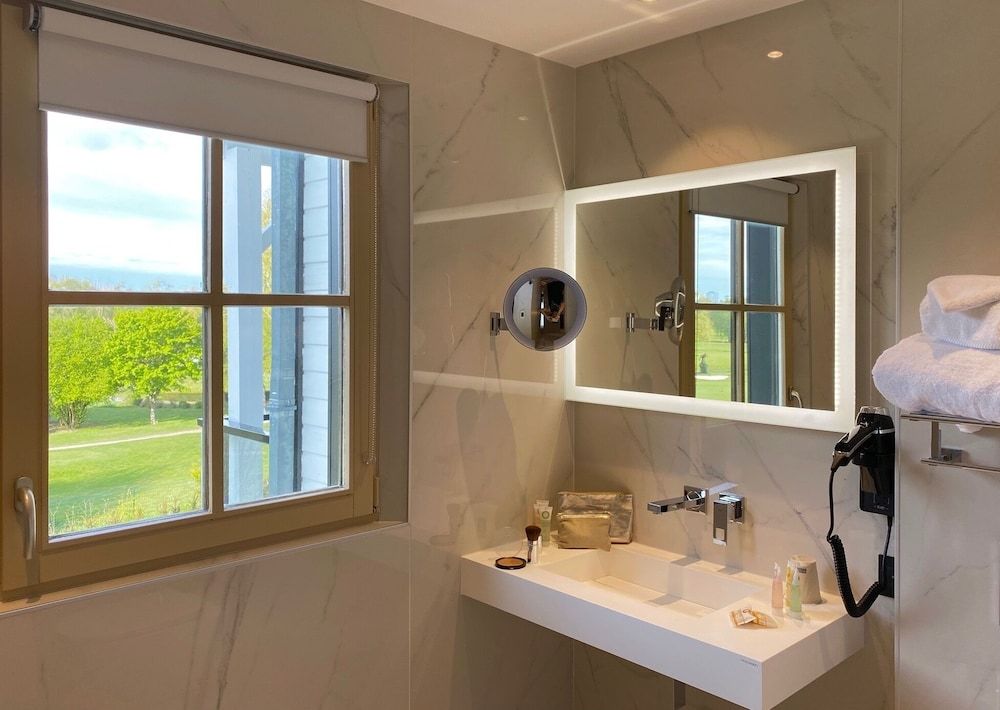 Exclusive Room, 1 King Bed, Non Smoking, Golf View
